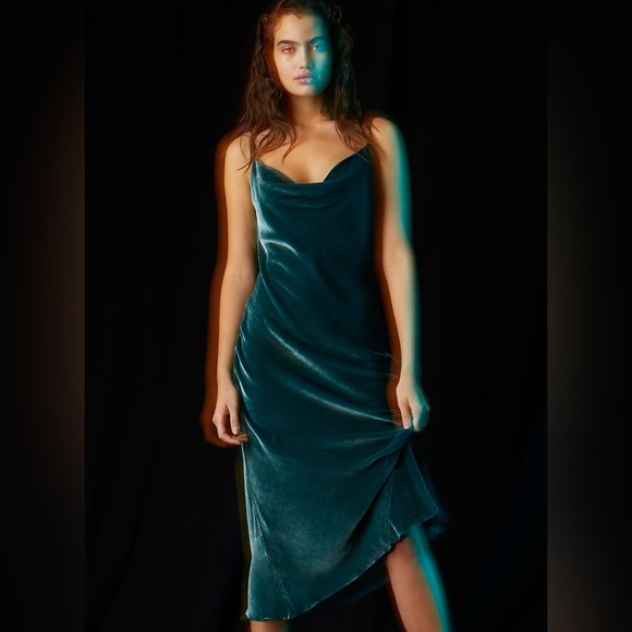 Aritzia Dresses & Skirts - Aritzia Practical Magic 90s Style Velvet Wilfred Canto Dress XXS XS